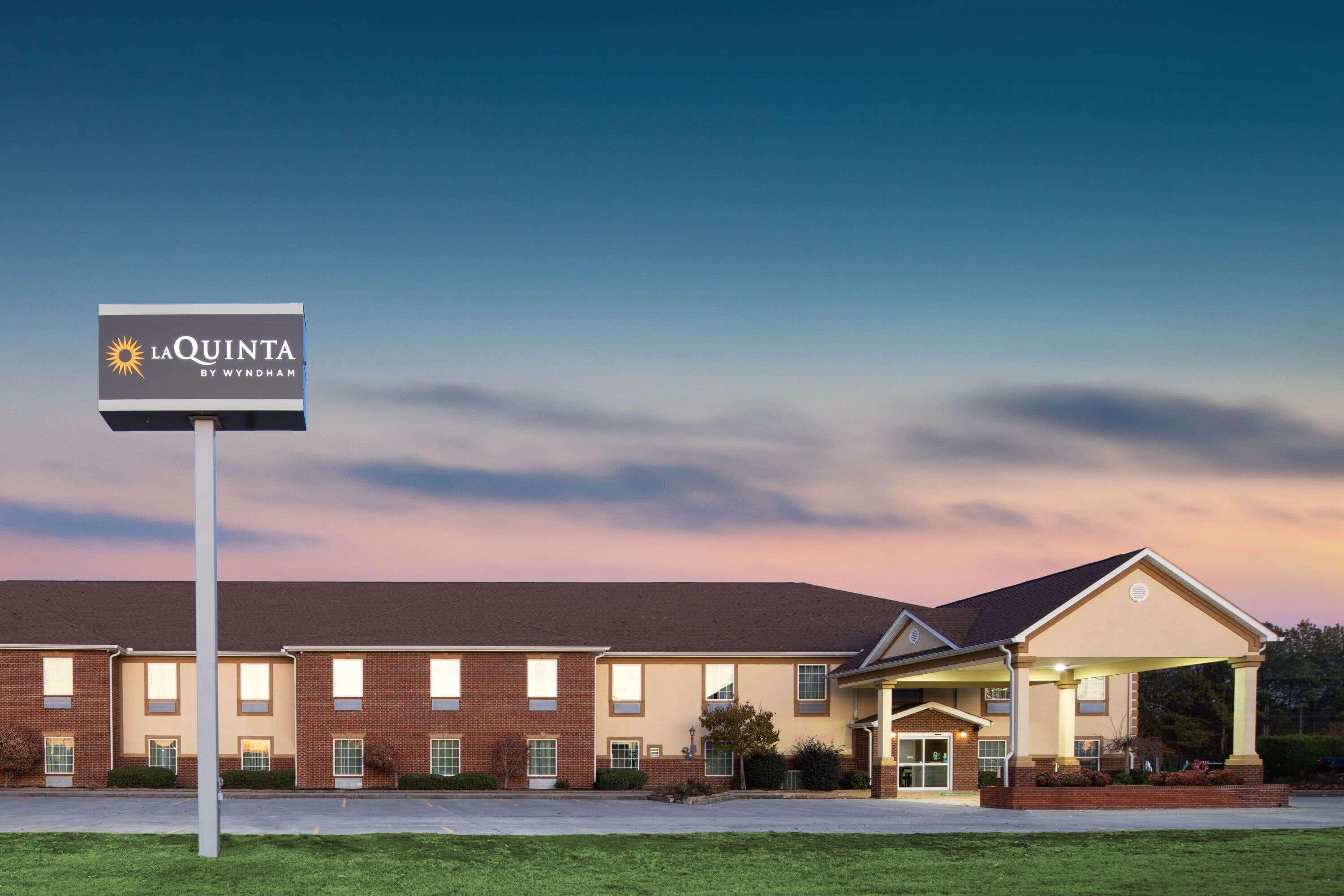 La Quinta Inn By Wyndham Calhoun South I-75 Exterior photo
