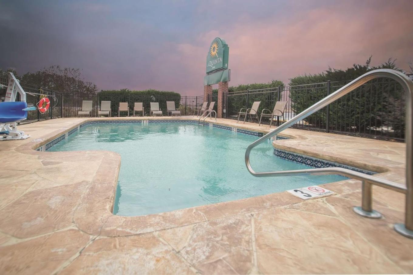 La Quinta Inn By Wyndham Calhoun South I-75 Exterior photo