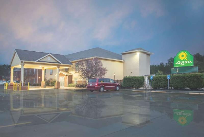La Quinta Inn By Wyndham Calhoun South I-75 Exterior photo